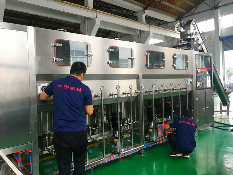 桶装水生产线设备：开启高效便捷的灌装生产之旅